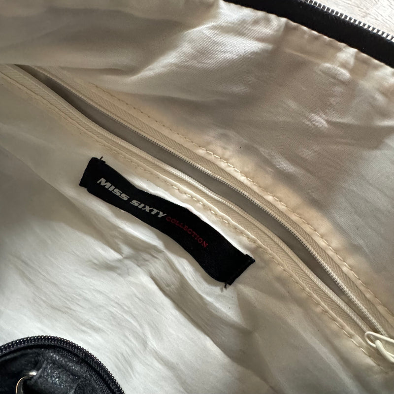 Detailansicht: Mein Shop Miss sixty duffle bag – Logo, Nähte oder Material