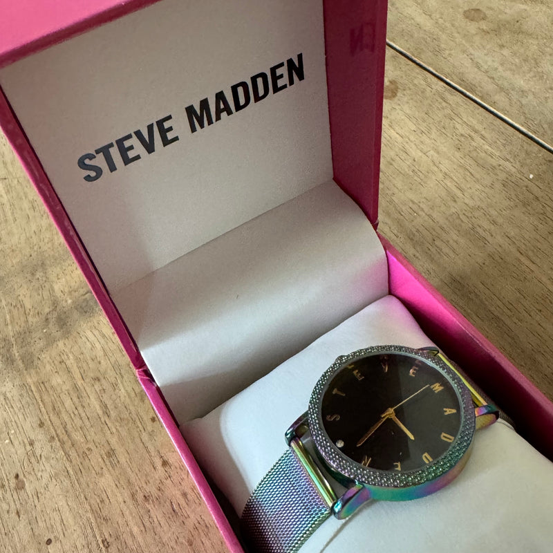 Detailansicht: Mein Shop Steve Madden watch – Logo, Nähte oder Material