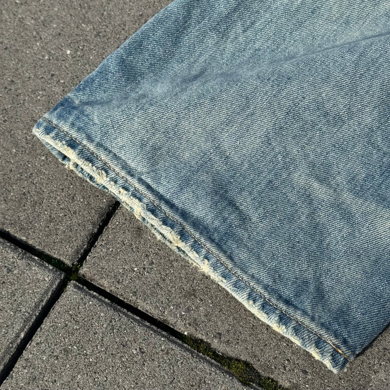 Detailansicht: Sourced limited accessories and clothes Polo Ralph Lauren custom made ripped military jeans – Logo, Nähte oder Material