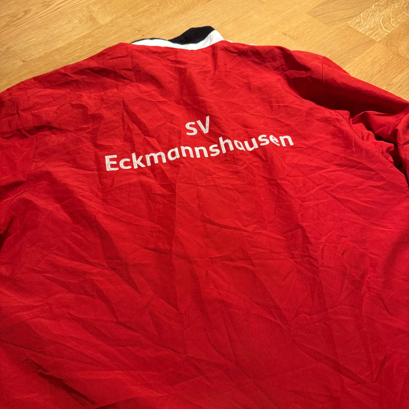 Detailansicht: Sourced limited accessories and clothes Adidas Ergo red vintage football track jacket – Logo, Nähte oder Material