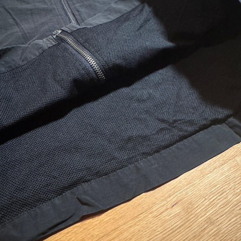 Detailansicht: Sourced limited accessories and clothes Reebok all black vintage track jacket – Logo, Nähte oder Material