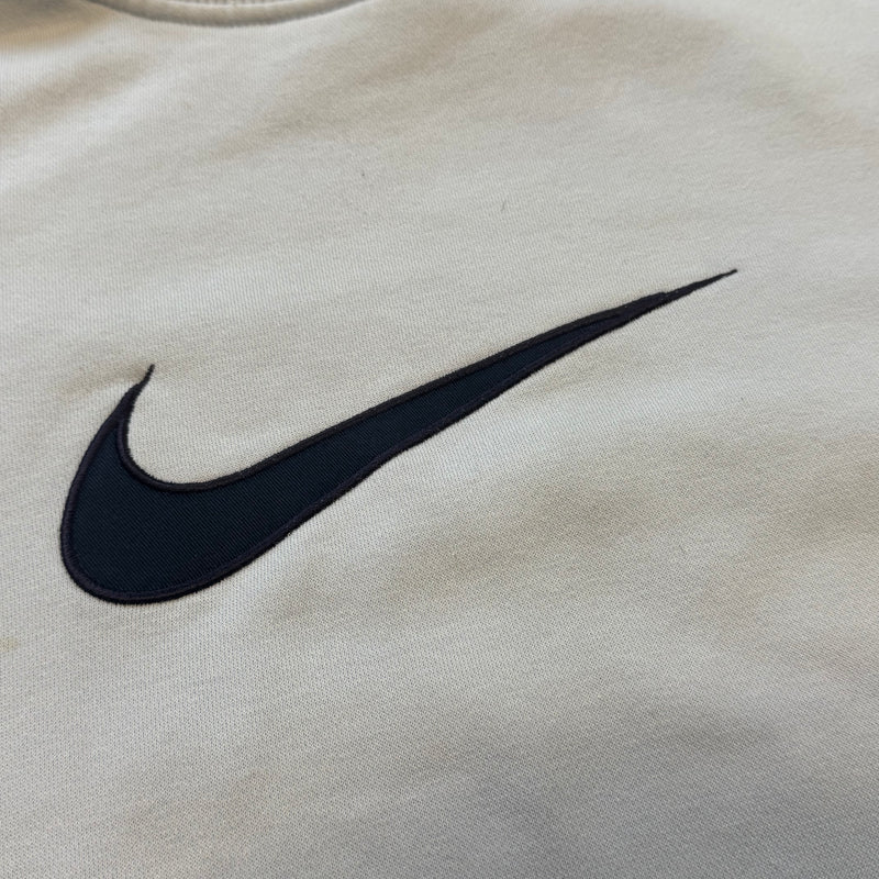 Detailansicht: Sourced limited accessories and clothes Nike streetwear sweatshirt – Logo, Nähte oder Material