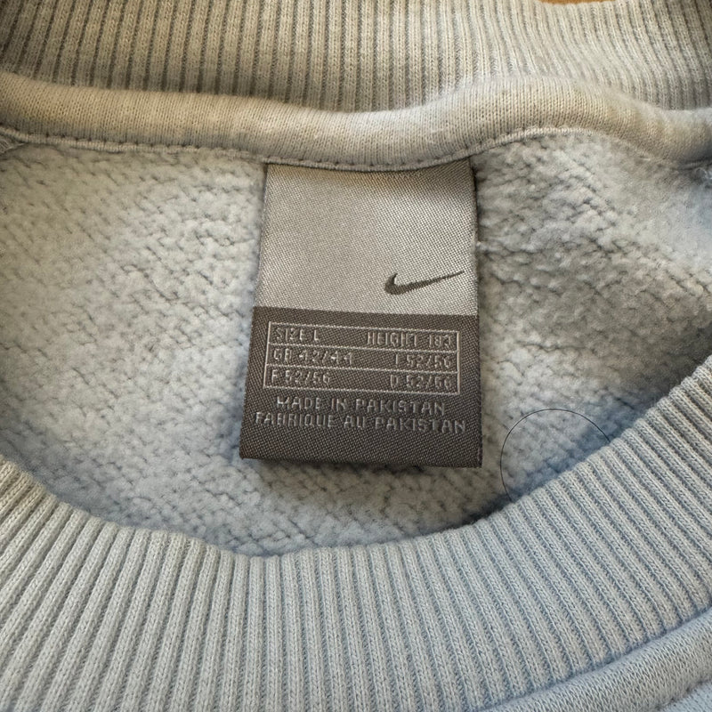 Detailansicht: Sourced limited accessories and clothes Nike streetwear sweatshirt – Logo, Nähte oder Material