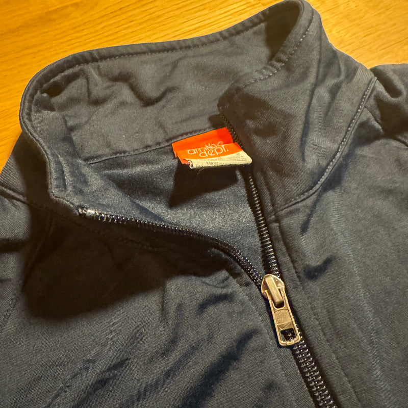 Detailansicht: Sourced limited accessories and clothes Nike vintage black track jacket – Logo, Nähte oder Material
