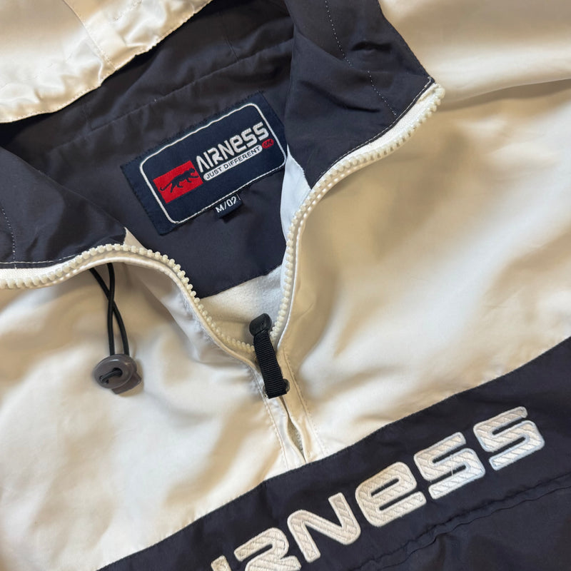 Detailansicht: Sourced limited accessories and clothes Airness rain-protective hoodie – Logo, Nähte oder Material