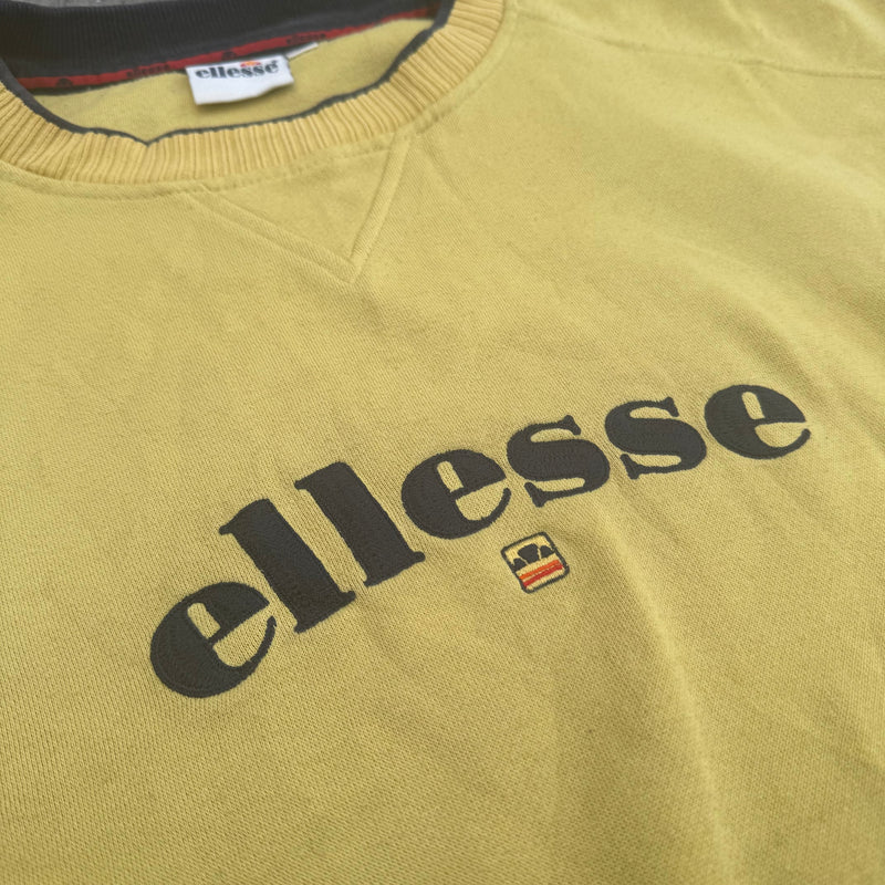 Detailansicht: Sourced limited accessories and clothes Vintage Ellesse yellow sweatshirt – Logo, Nähte oder Material