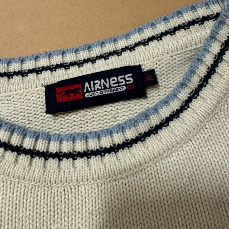 Detailansicht: Sourced limited accessories and clothes Airness knitted sweatshirt – Logo, Nähte oder Material