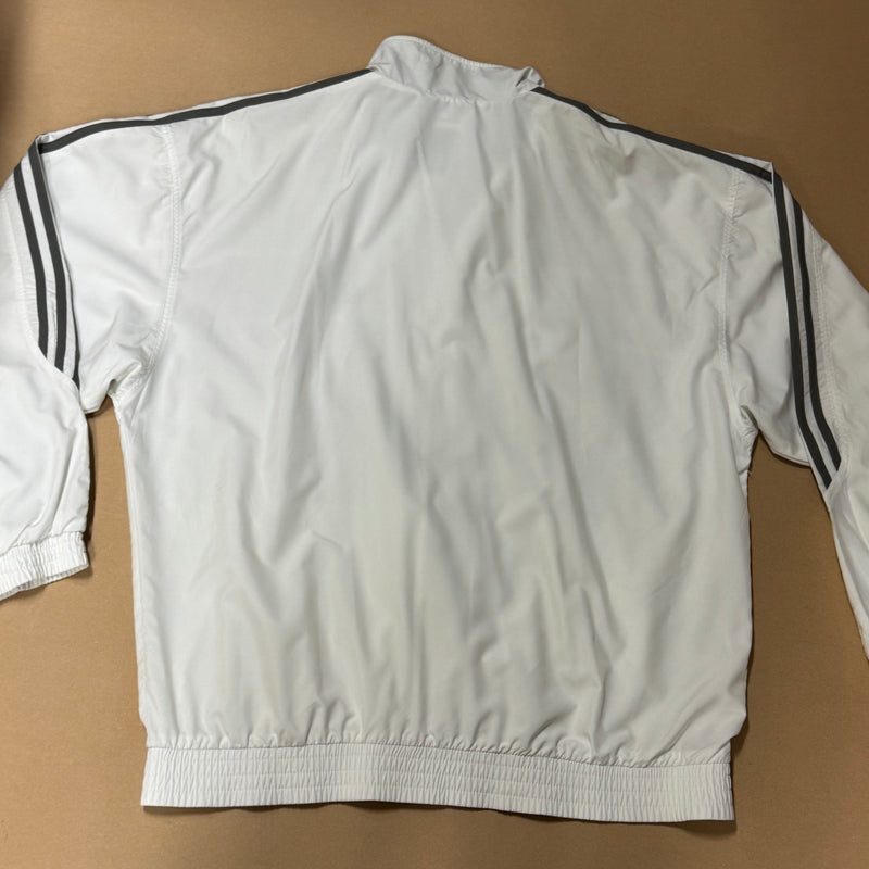 Detailansicht: Sourced limited accessories and clothes Adidas raincoat vintage – Logo, Nähte oder Material