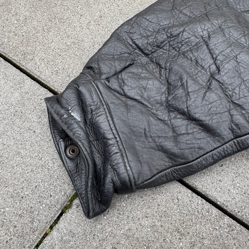 Detailansicht: Sourced limited accessories and clothes Belstaff genuine leather jacket used – Logo, Nähte oder Material