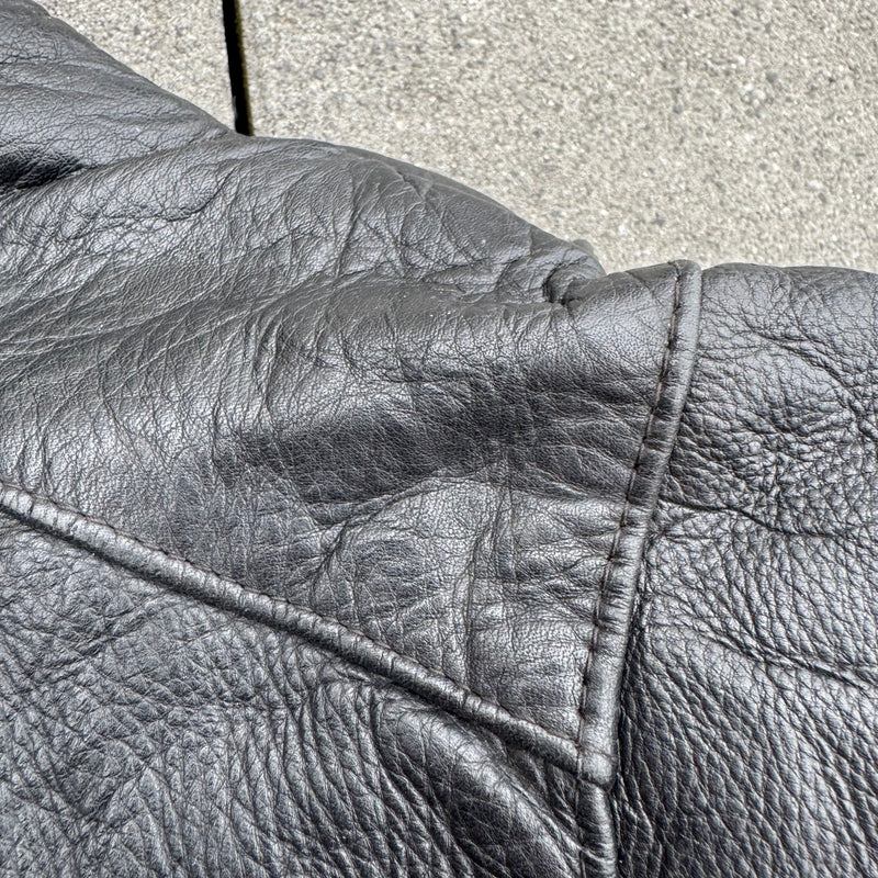 Detailansicht: Sourced limited accessories and clothes Belstaff genuine leather jacket used – Logo, Nähte oder Material