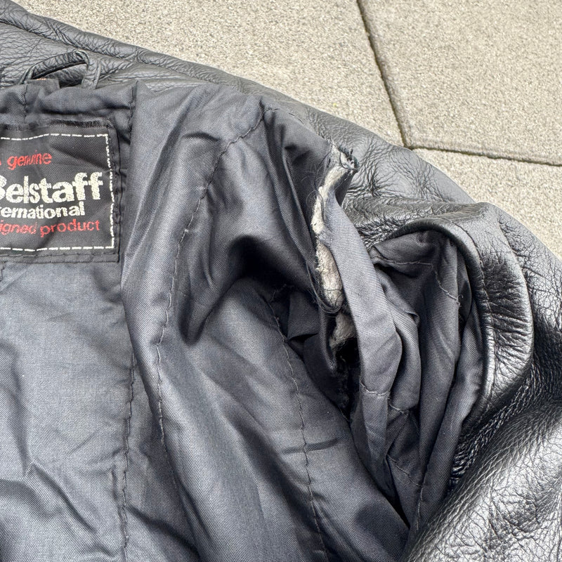 Detailansicht: Sourced limited accessories and clothes Belstaff genuine leather jacket used – Logo, Nähte oder Material