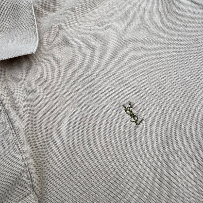 Detailansicht: Sourced limited accessories and clothes Yves Saint Laurent vintage beige polo – Logo, Nähte oder Material