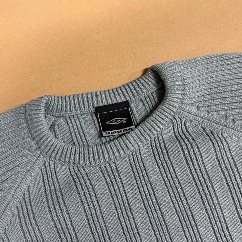 Detailansicht: Sourced limited accessories and clothes Vintage knitted Umbro sweatshirt – Logo, Nähte oder Material