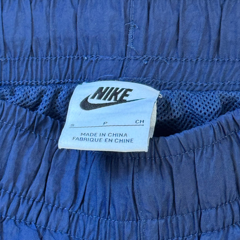 Detailansicht: Sourced limited accessories and clothes Nike Vintage track pants – Logo, Nähte oder Material