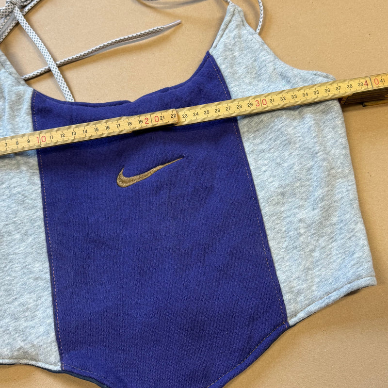 Detailansicht: Sourced limited accessories and clothes Nike reworked top – Logo, Nähte oder Material