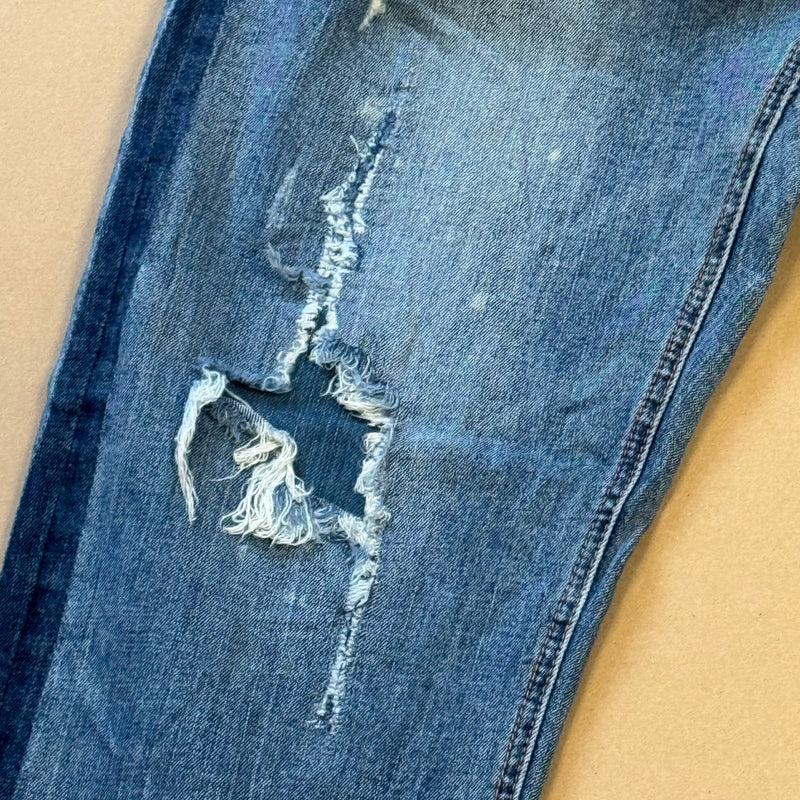 Detailansicht: Sourced limited accessories and clothes Ripped Evisu baggy jeans – Logo, Nähte oder Material