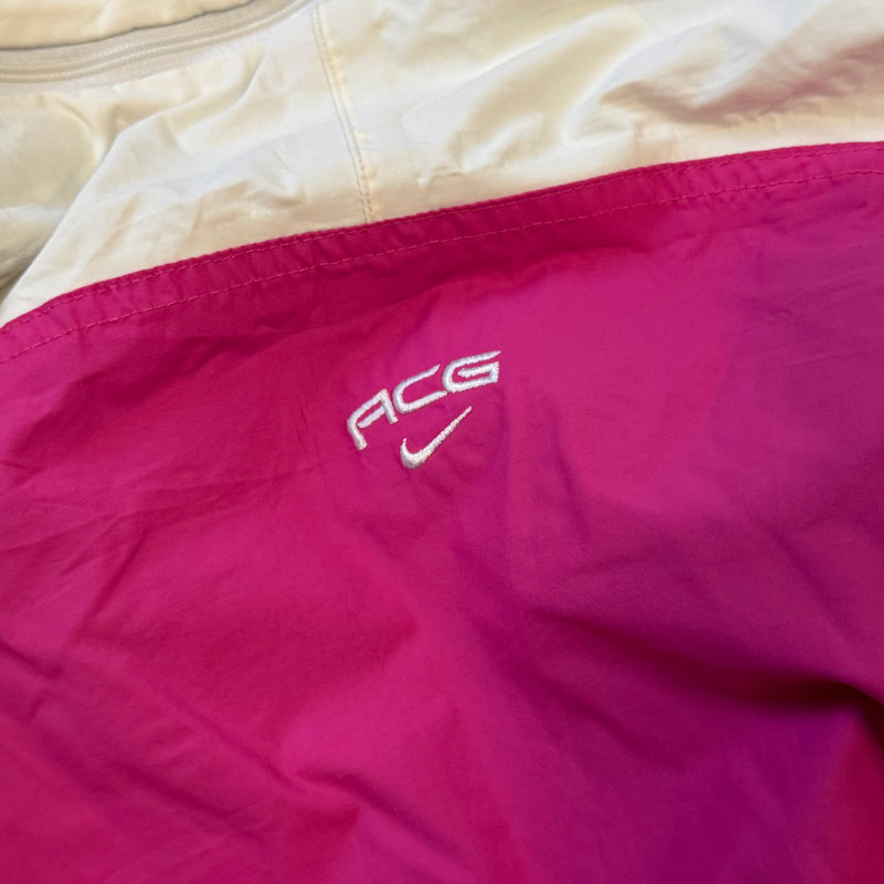 Detailansicht: Sourced limited accessories and clothes Nike ACG functional jacket – Logo, Nähte oder Material