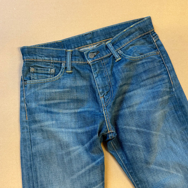 Detailansicht: Sourced limited accessories and clothes Levi Strauss jeans – Logo, Nähte oder Material