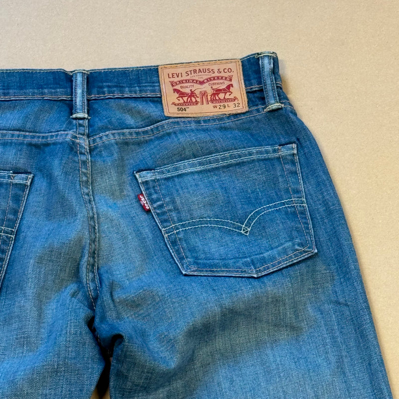 Detailansicht: Sourced limited accessories and clothes Levi Strauss jeans – Logo, Nähte oder Material