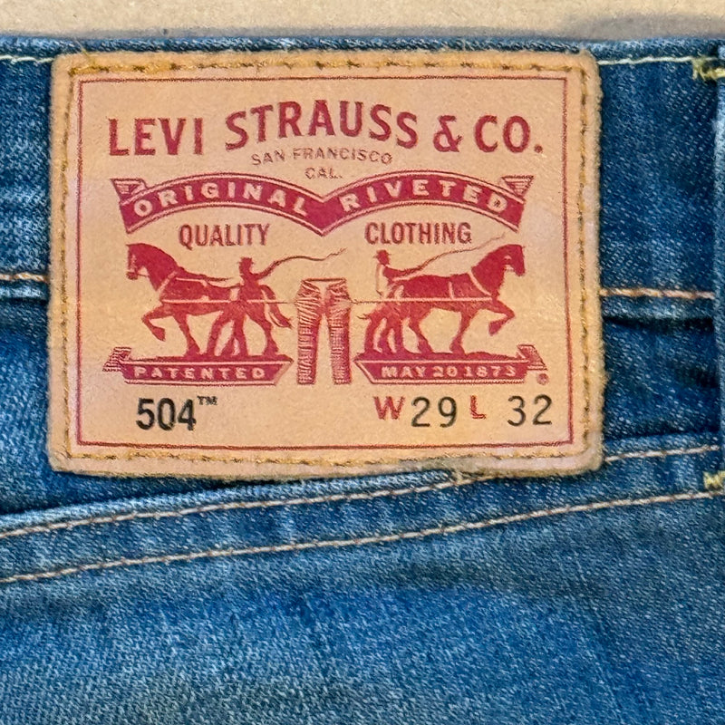 Detailansicht: Sourced limited accessories and clothes Levi Strauss jeans – Logo, Nähte oder Material