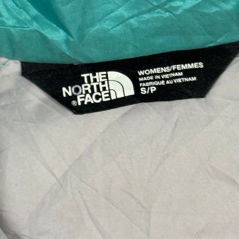 Detailansicht: Sourced limited accessories and clothes The North Face 550 jacket – Logo, Nähte oder Material