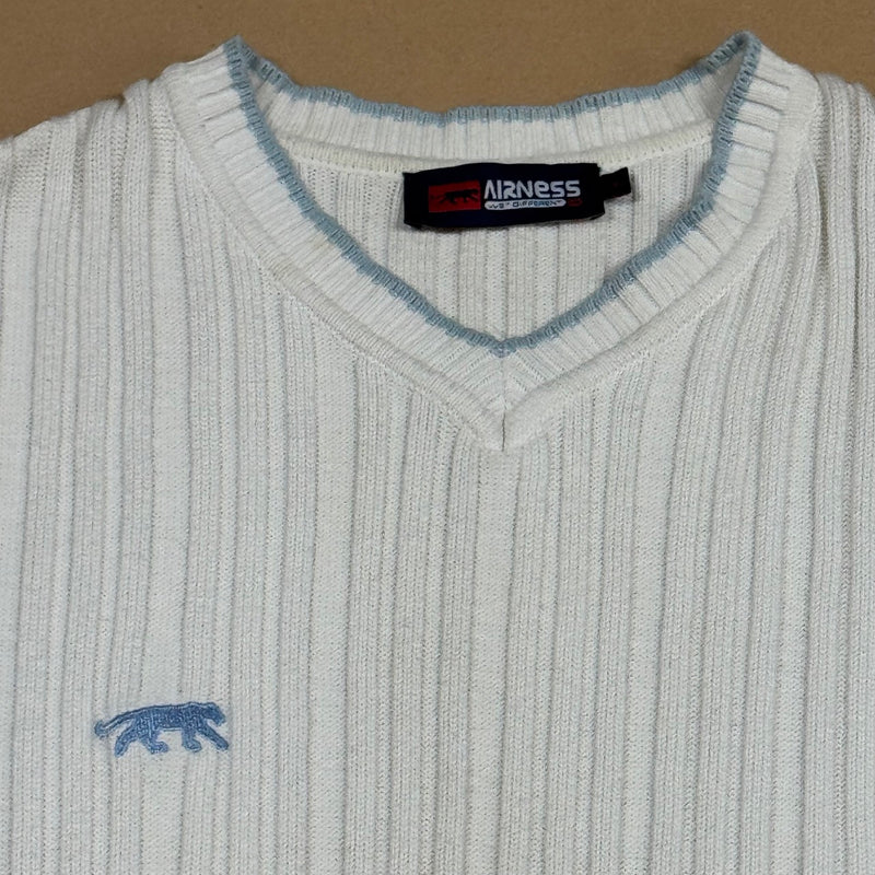 Detailansicht: Sourced limited accessories and clothes Airness knitted vest – Logo, Nähte oder Material