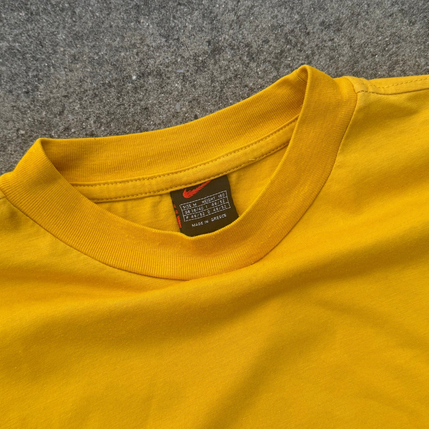 Nike streetwear yellow 00s t-shirt