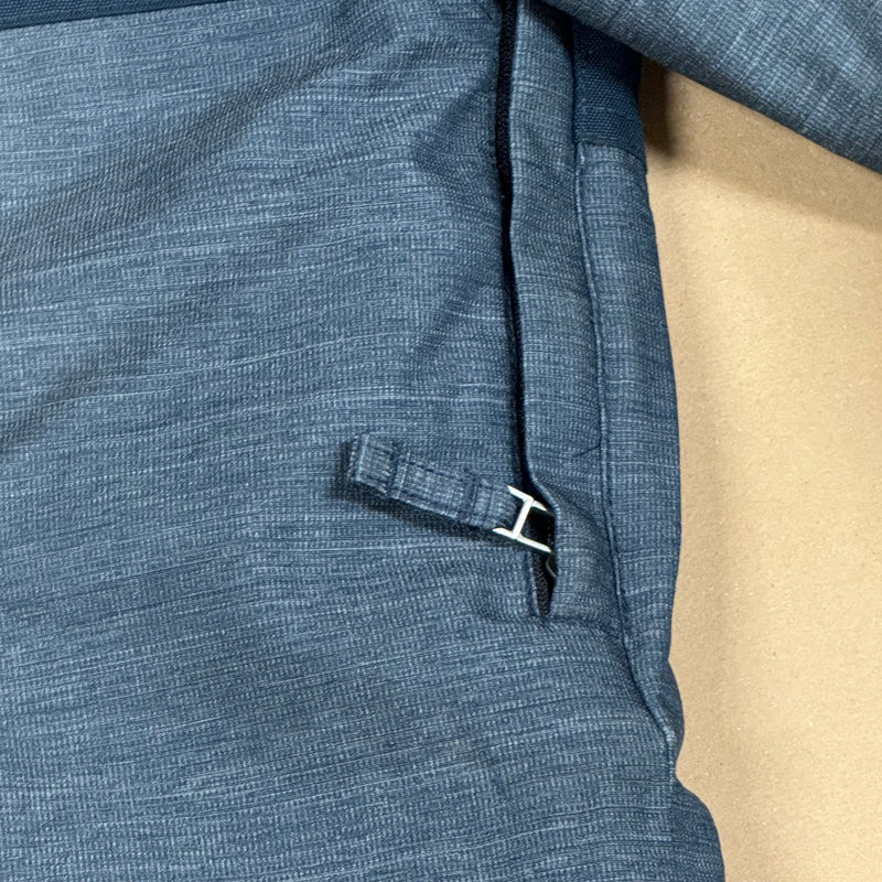 Detailansicht: Sourced limited accessories and clothes Premium goods skijacket – Logo, Nähte oder Material