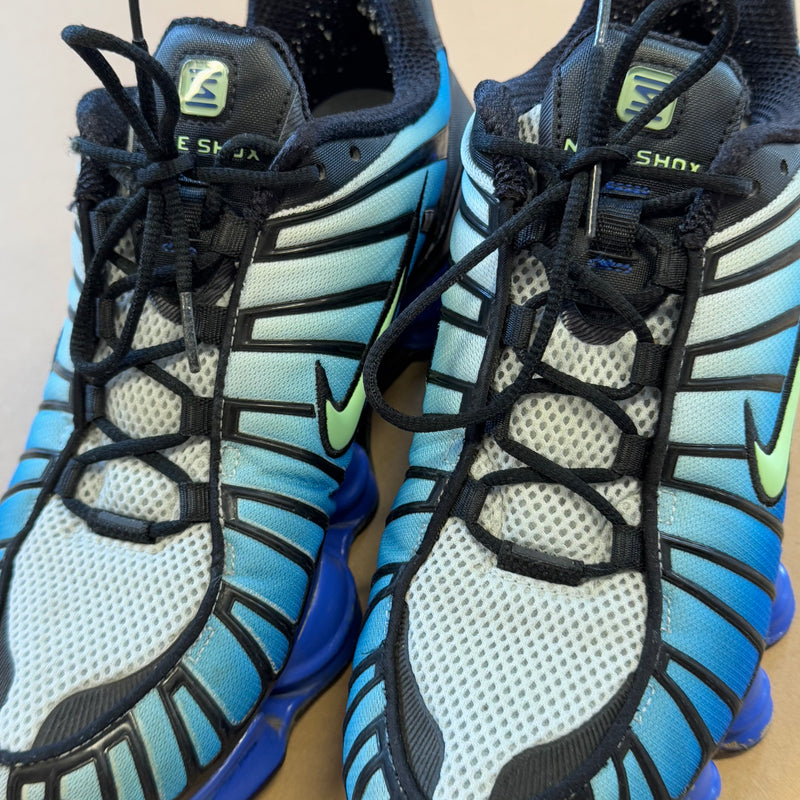 Detailansicht: Sourced limited accessories and clothes Nike Shox TL Vapor Green Racer Blue – Logo, Nähte oder Material