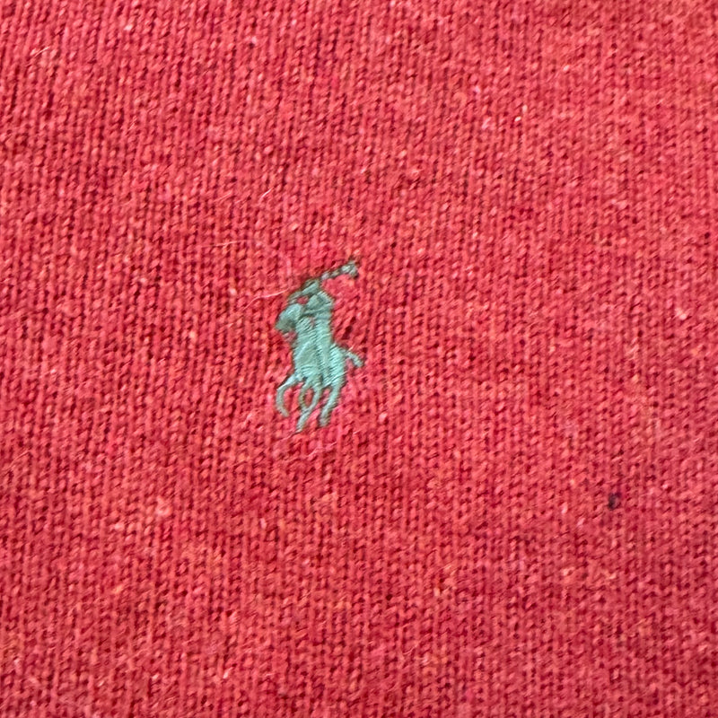 Detailansicht: Sourced limited accessories and clothes Polo Ralph Lauren red V-neck sweatshirt – Logo, Nähte oder Material