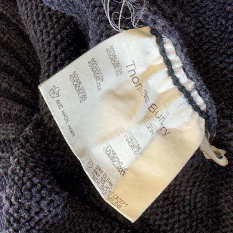 Detailansicht: Sourced limited accessories and clothes Thomas Burberry knitted zip-up – Logo, Nähte oder Material