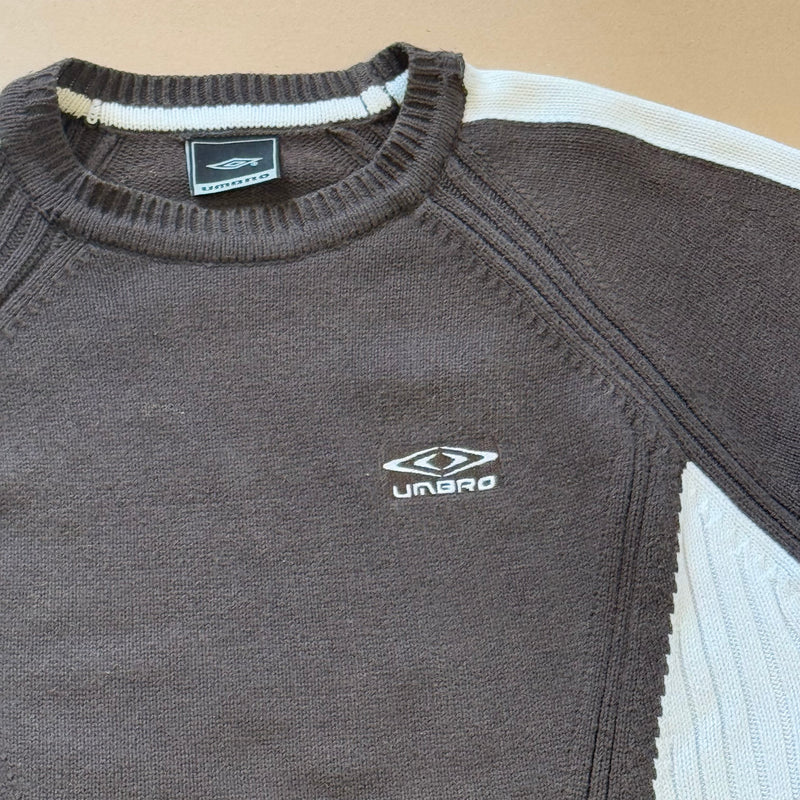 Detailansicht: Sourced limited accessories and clothes knitted Umbro sweatshirt – Logo, Nähte oder Material