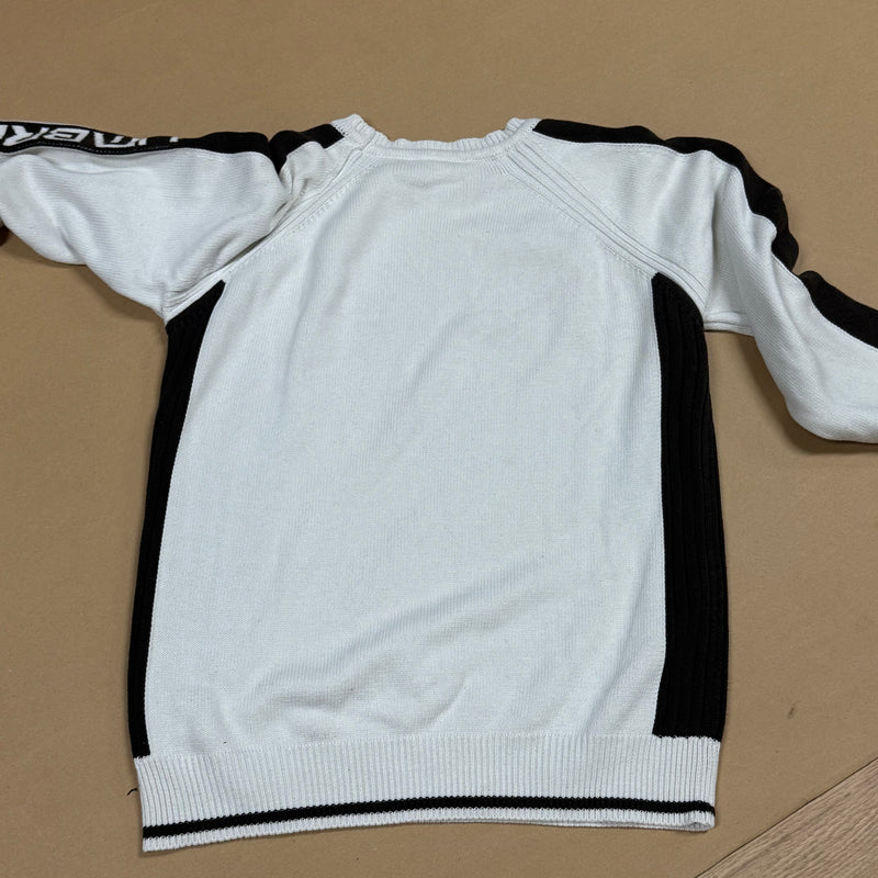 Detailansicht: Sourced limited accessories and clothes Umbro knitted white sweatshirt – Logo, Nähte oder Material
