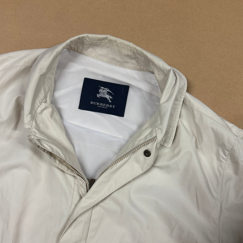 Detailansicht: Sourced limited accessories and clothes Burberry vintage raincoat, L – Logo, Nähte oder Material