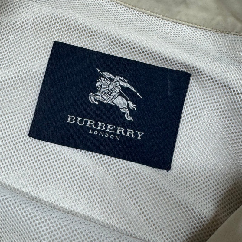 Detailansicht: Sourced limited accessories and clothes Burberry vintage raincoat, L – Logo, Nähte oder Material