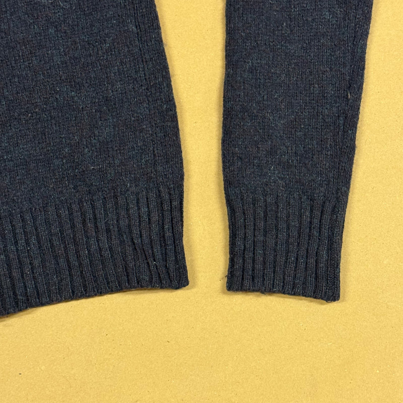 Detailansicht: Sourced limited accessories and clothes Lacoste casual Laine wool sweatshirt – Logo, Nähte oder Material