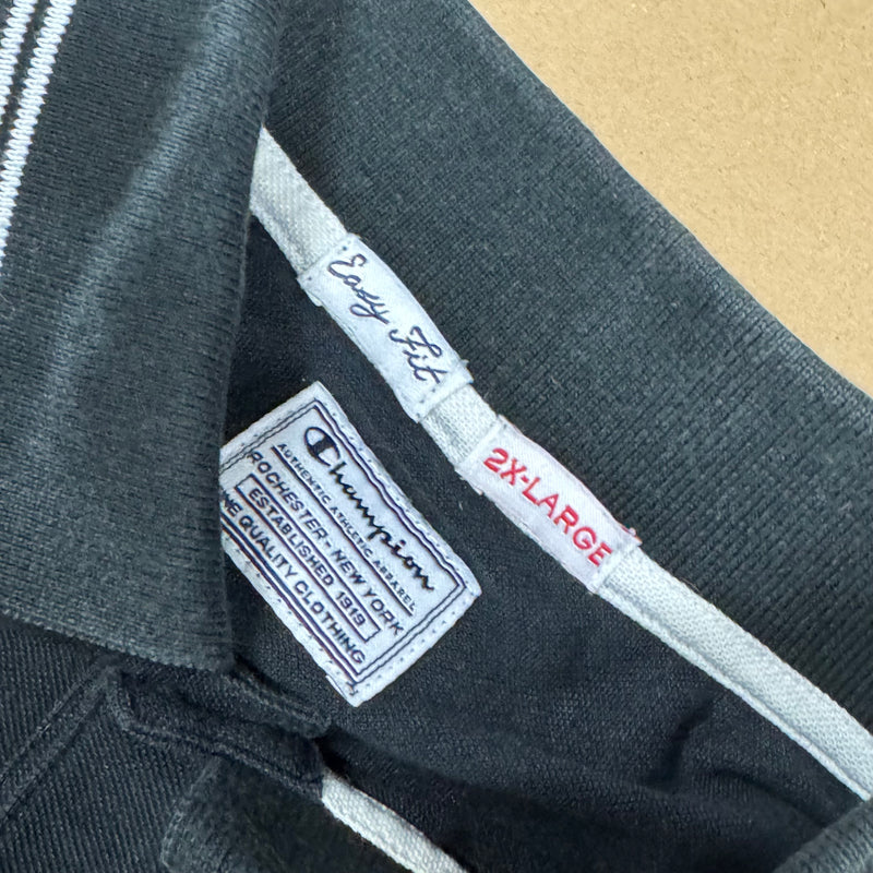 Detailansicht: Sourced limited accessories and clothes Vintage style Champion long-sleeve polo – Logo, Nähte oder Material