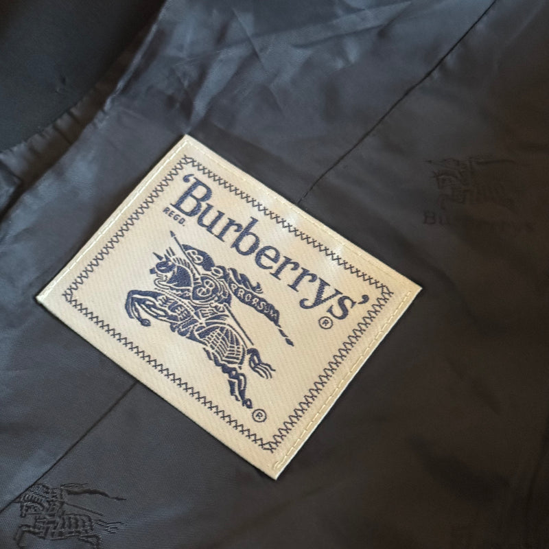 Detailansicht: Sourced limited accessories and clothes Burberry blazer in dark blue – Logo, Nähte oder Material