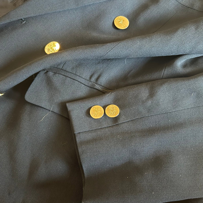 Detailansicht: Sourced limited accessories and clothes Burberry blazer in dark blue – Logo, Nähte oder Material