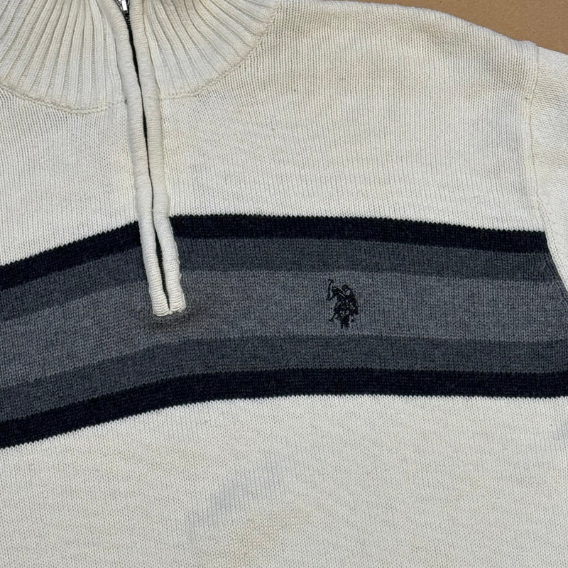 Detailansicht: Sourced limited accessories and clothes Vintage style knitted US Polo Assn sweatshirt – Logo, Nähte oder Material
