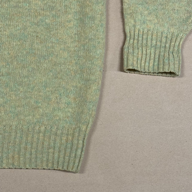 Detailansicht: Sourced limited accessories and clothes Burberry wool sweatshirt – Logo, Nähte oder Material