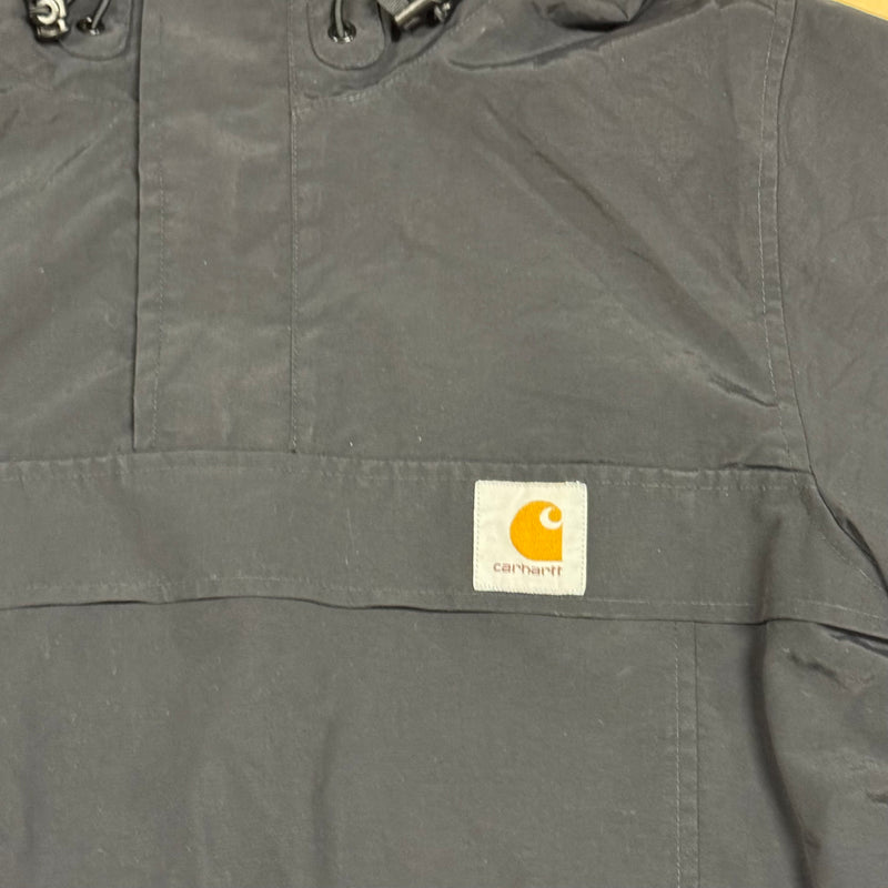 Detailansicht: Sourced limited accessories and clothes Carhartt windbreaker black – Logo, Nähte oder Material
