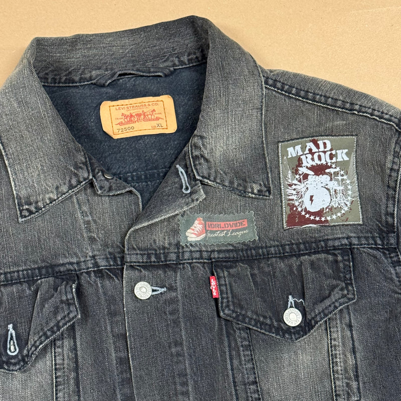 Detailansicht: Sourced limited accessories and clothes Levi Strauss vintage style black denim jeans jacket – Logo, Nähte oder Material