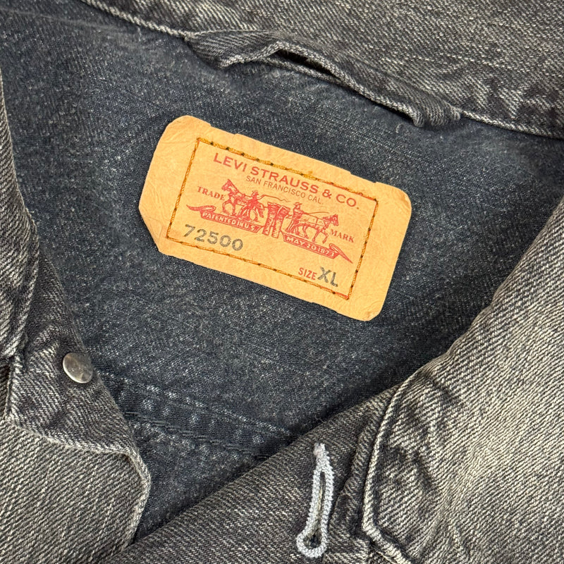Detailansicht: Sourced limited accessories and clothes Levi Strauss vintage style black denim jeans jacket – Logo, Nähte oder Material