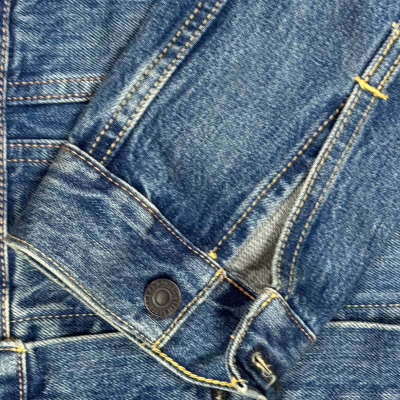 Detailansicht: Sourced limited accessories and clothes Levi Strauss & Co. denim jeans jacket – Logo, Nähte oder Material