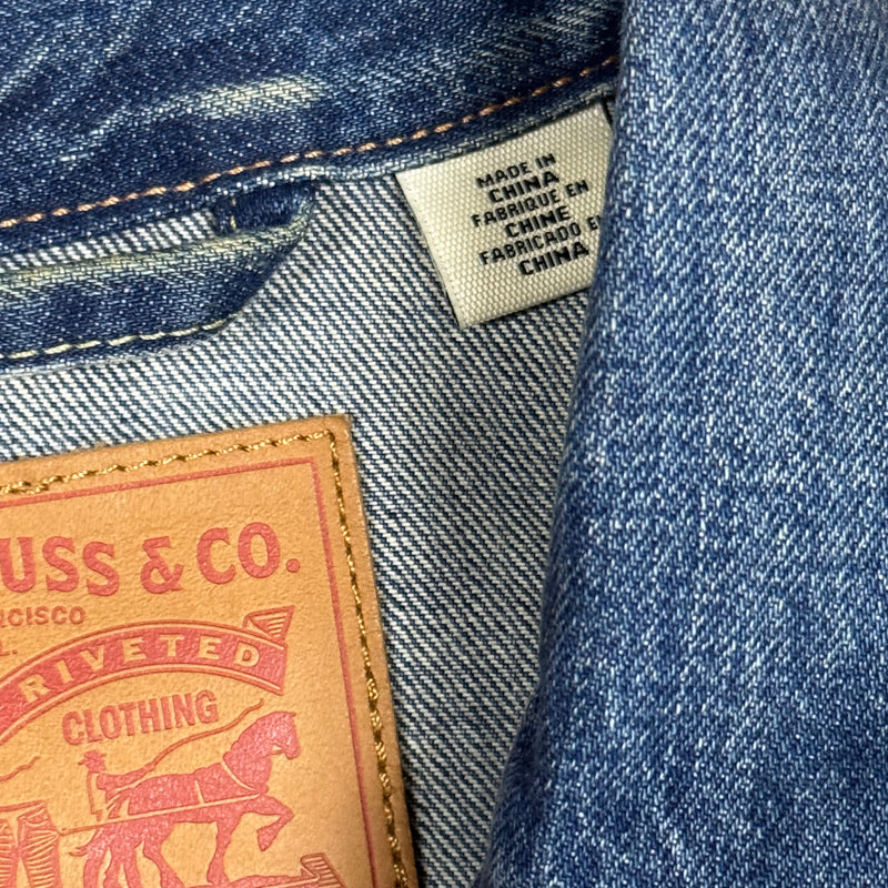 Detailansicht: Sourced limited accessories and clothes Levi Strauss & Co. denim jeans jacket – Logo, Nähte oder Material