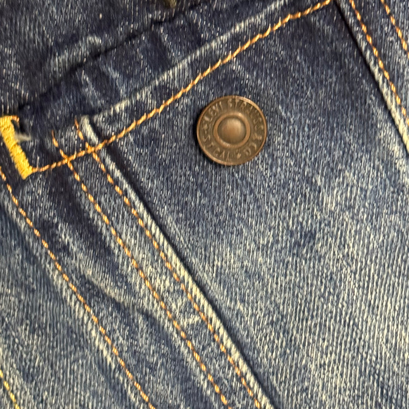 Detailansicht: Sourced limited accessories and clothes Levi Strauss & Co. denim jeans jacket – Logo, Nähte oder Material
