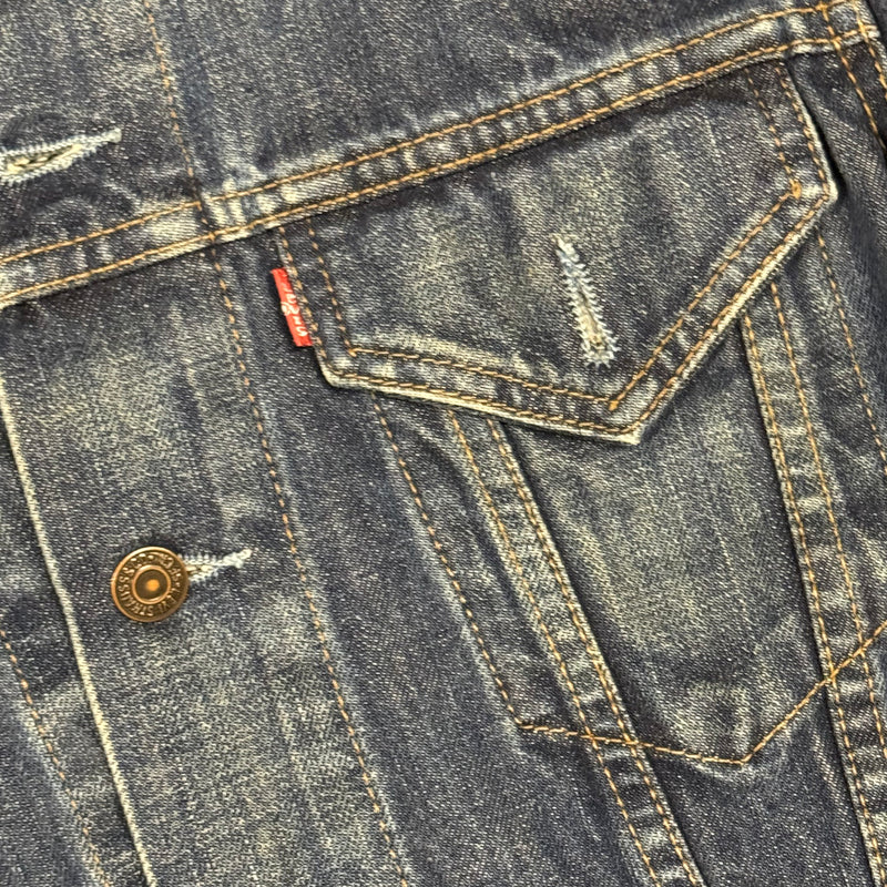 Detailansicht: Sourced limited accessories and clothes Levi Strauss vintage denim jeans jacket – Logo, Nähte oder Material