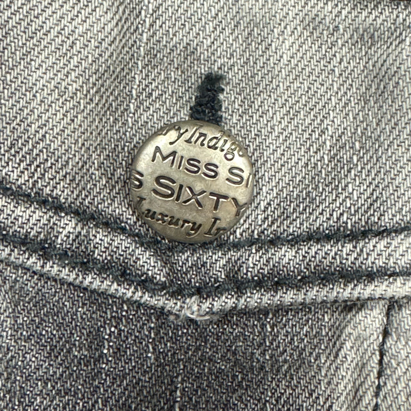 Detailansicht: Sourced limited accessories and clothes Miss Sixty denim vest – Logo, Nähte oder Material