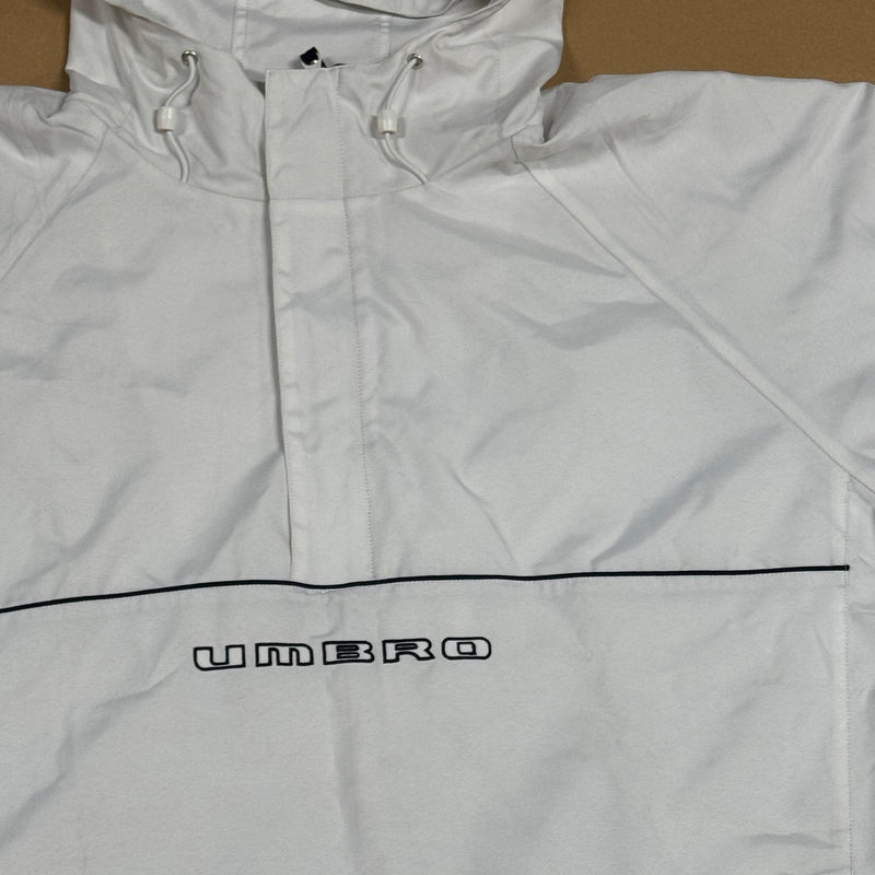 Detailansicht: Sourced limited accessories and clothes Umbro raincoat vintage baggy-fit – Logo, Nähte oder Material